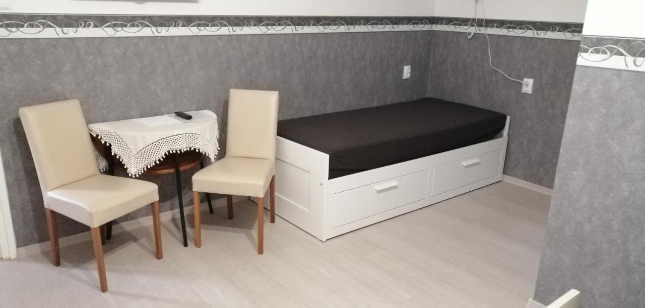 Radek Vendeghaz Es Apartman Halaszi Экстерьер фото