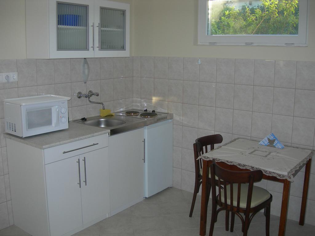 Radek Vendeghaz Es Apartman Halaszi Экстерьер фото